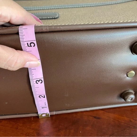 Vintage Luggage/Suitcase 🧳 - Picture 12 of 15